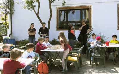 Kinder im Garten